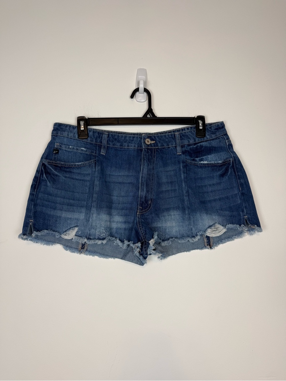 KanCan High Rise Frayed Hem Distressed Shortie Shorts. Size 32.
